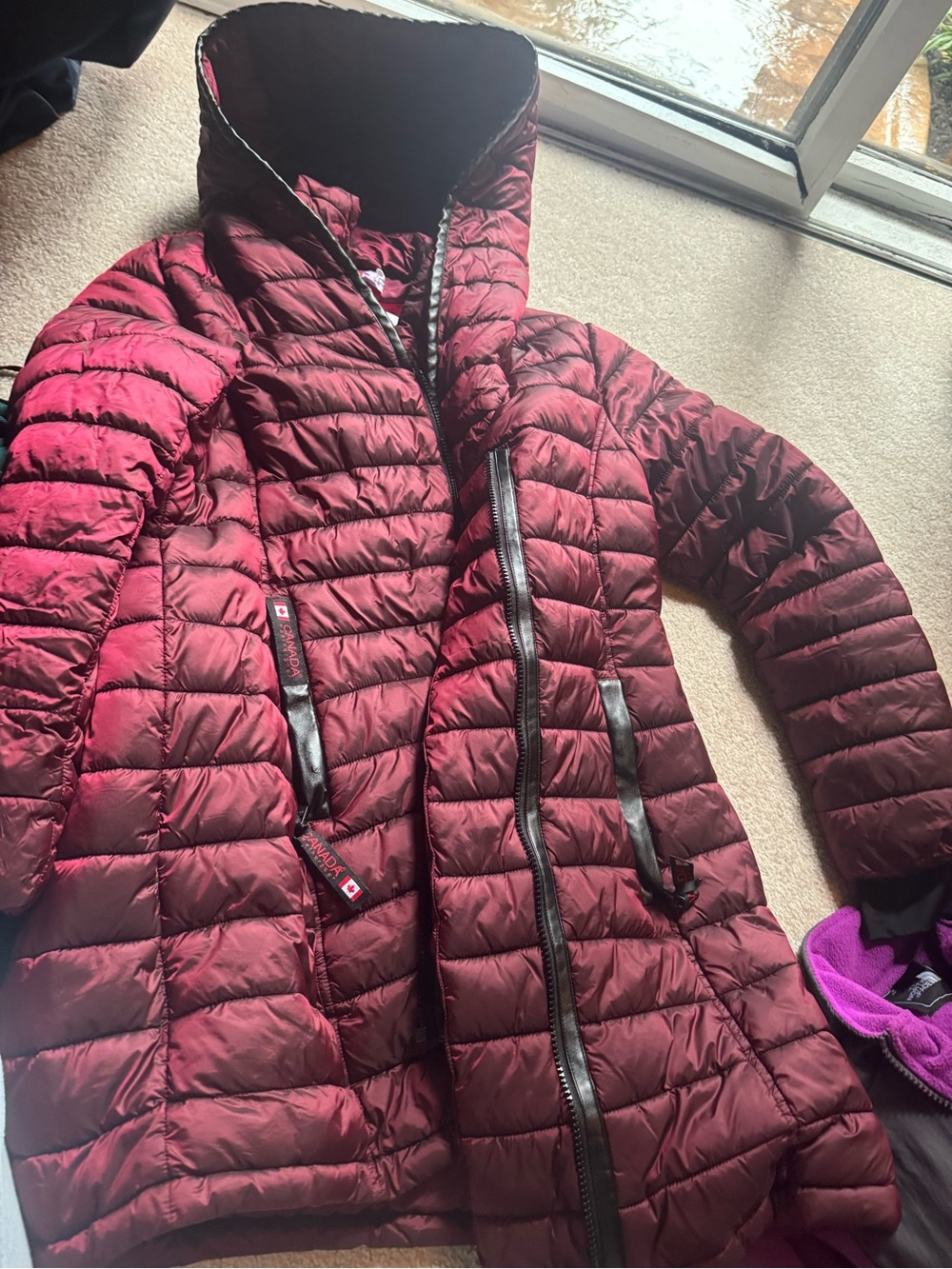 Women's Quilted Hooded Jacket - Burgundy